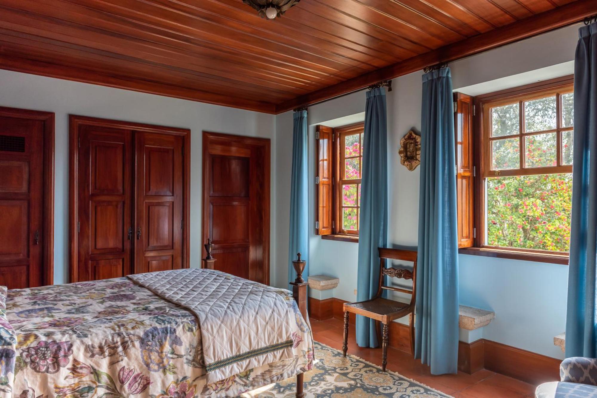 Quinta De Mouraes Casa Dos Rododendros Vendégház Lever Kültér fotó