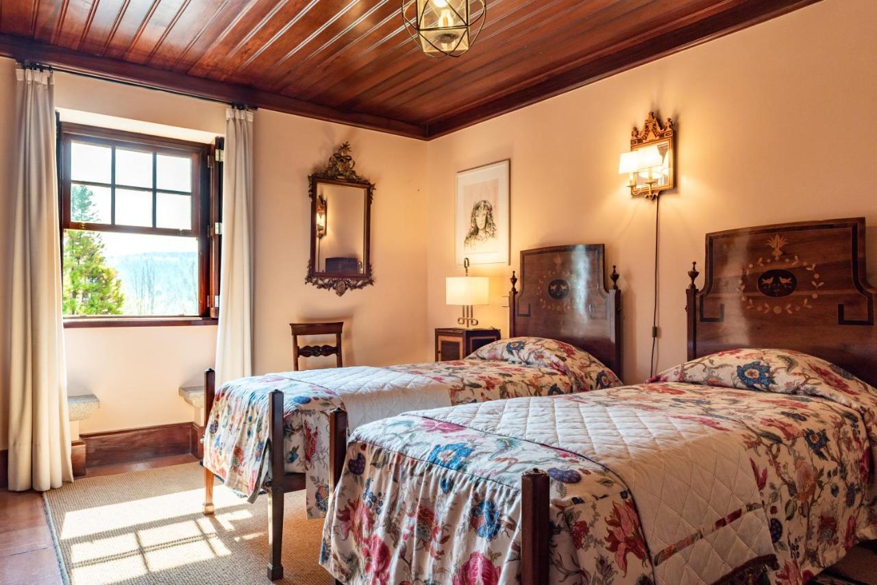 Quinta De Mouraes Casa Dos Rododendros Vendégház Lever Kültér fotó