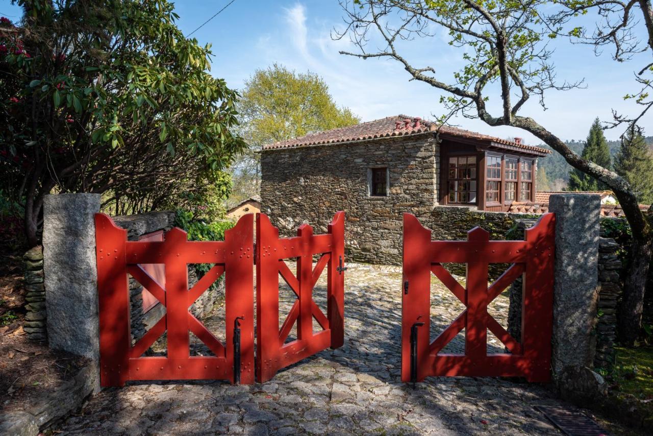 Quinta De Mouraes Casa Dos Rododendros Vendégház Lever Kültér fotó