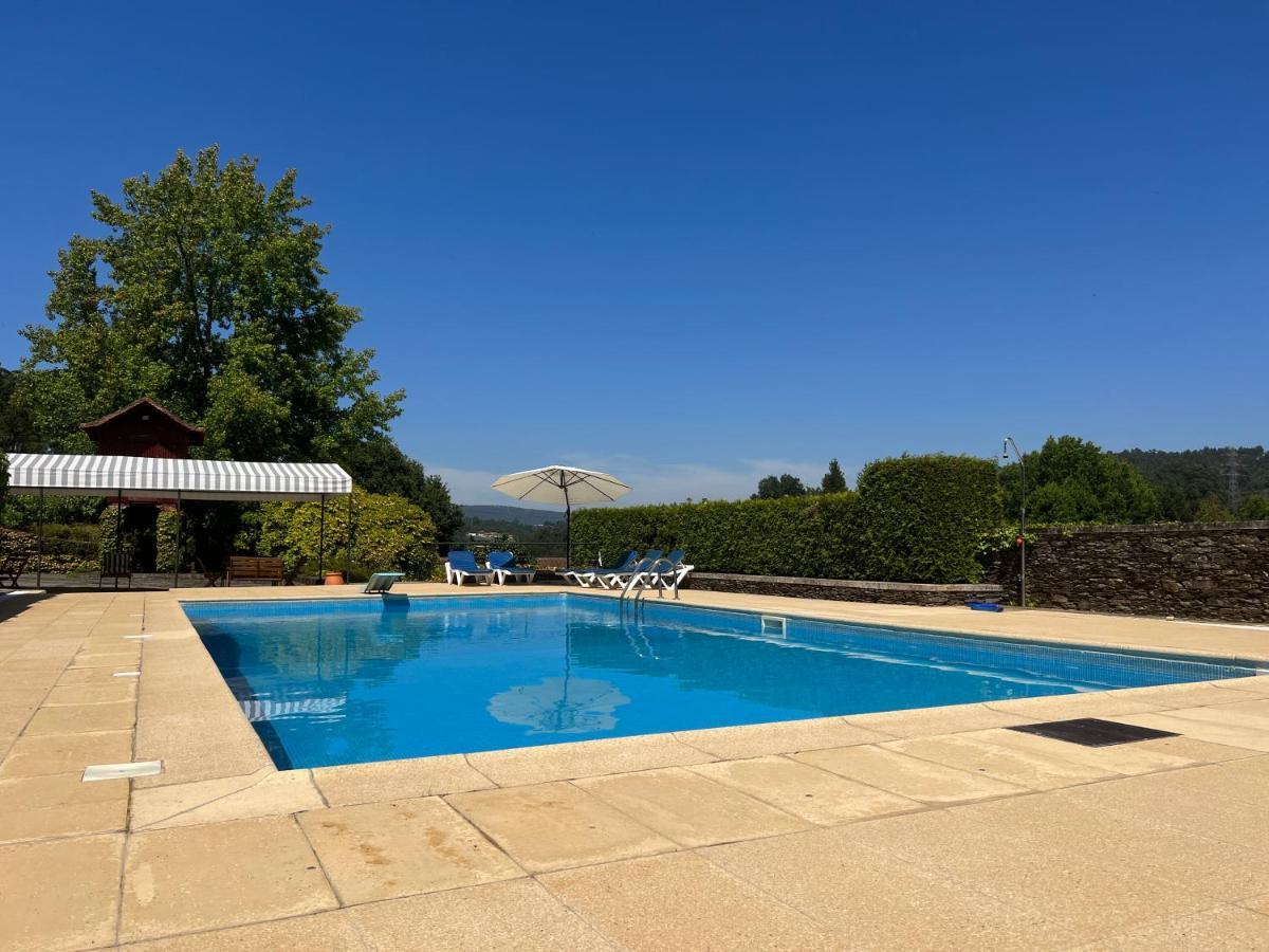 Quinta De Mouraes Casa Dos Rododendros Vendégház Lever Kültér fotó