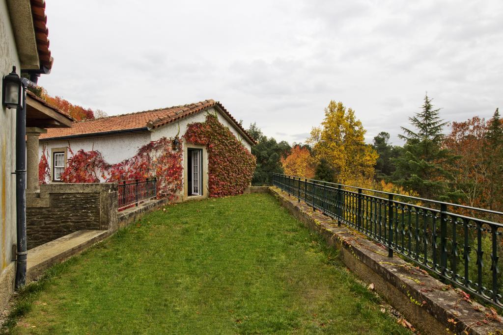 Quinta De Mouraes Casa Dos Rododendros Vendégház Lever Kültér fotó